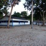 Le plus grand bâtiment du village est le siège du club de foot...