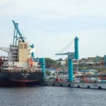 Dans le port de Manaus