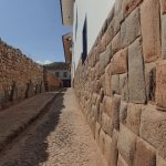 Maison coloniale bâtie sur un mur inca